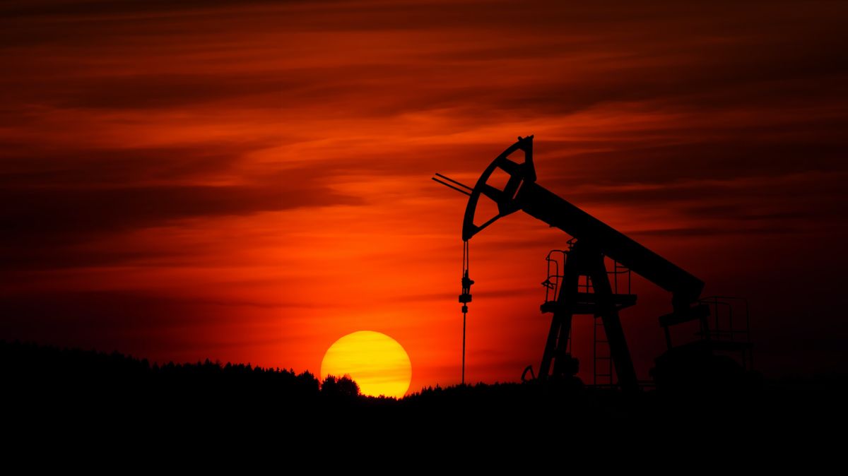 Cena ropy znovu padá. A nejspíš ne naposledy